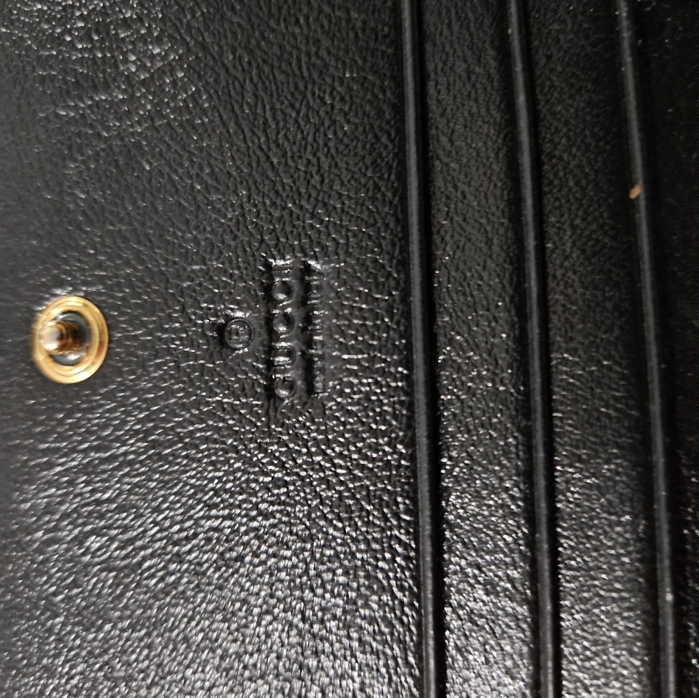 Gucci Quilted Black Wallet with Red Accents - Picture 15 of 16